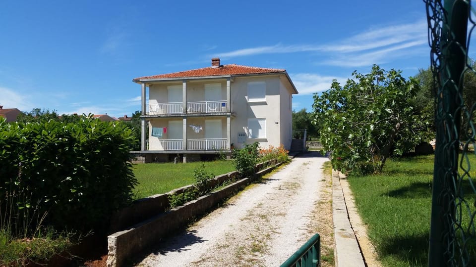 Facade/entrance, Neighbourhood, Garden, On site, Area and facilities