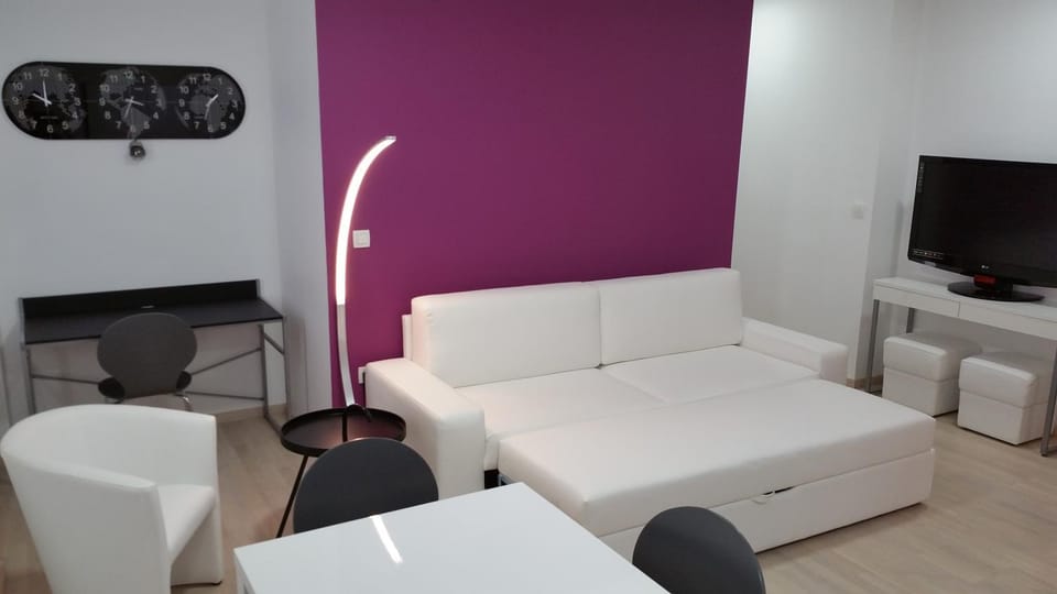 Bed, Living room