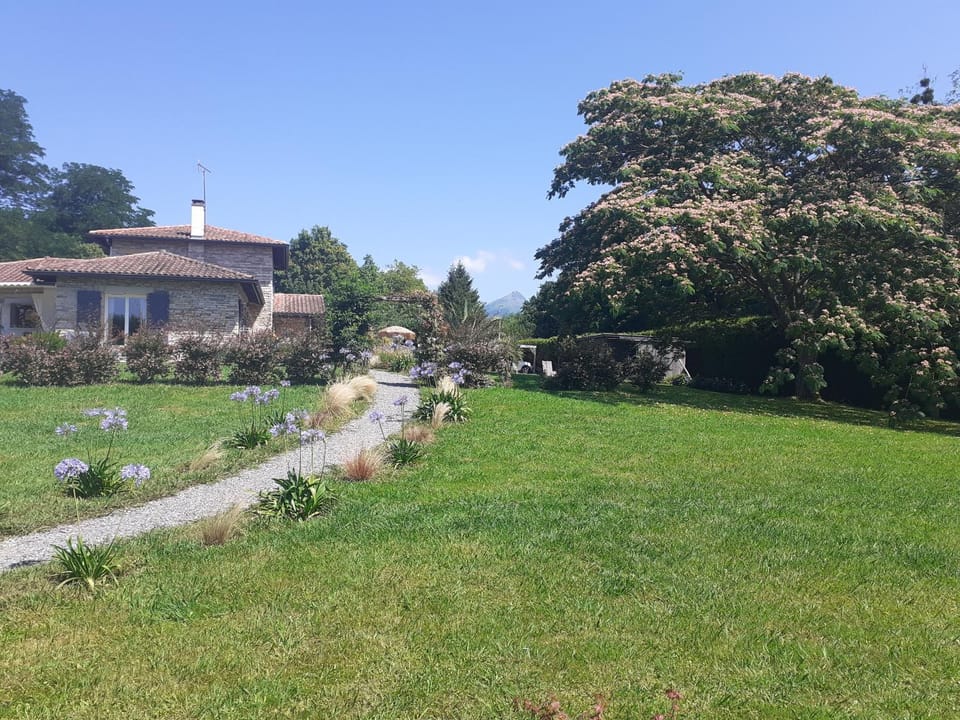 Maison Hamak Bed and Breakfast in Urrugne