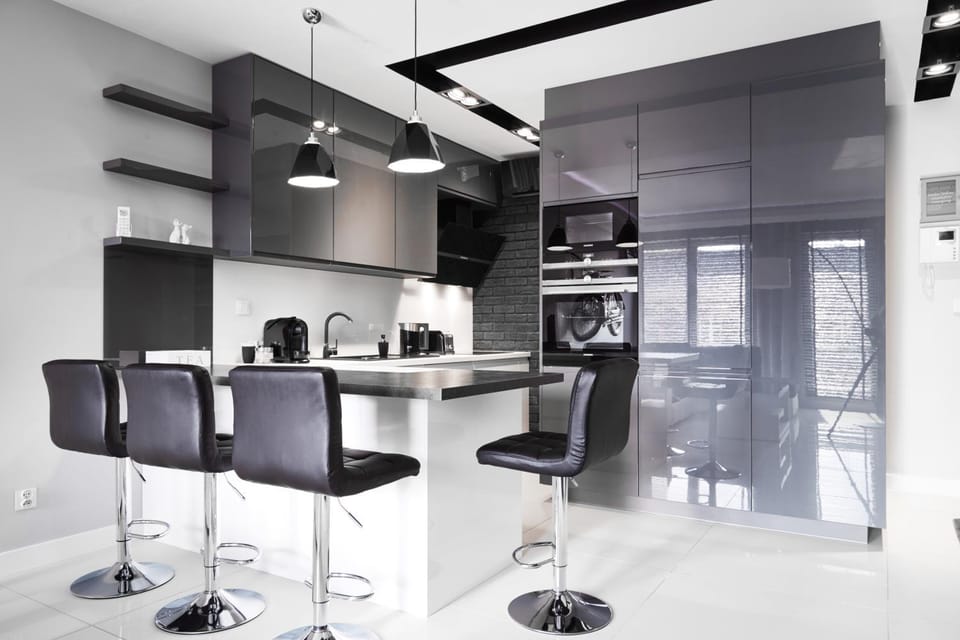 Kitchen or kitchenette, Dining area