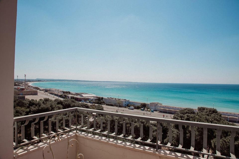 Neighbourhood, Natural landscape, Summer, Balcony/Terrace, Decorative detail, Beach, Bedroom, On site, Sea view