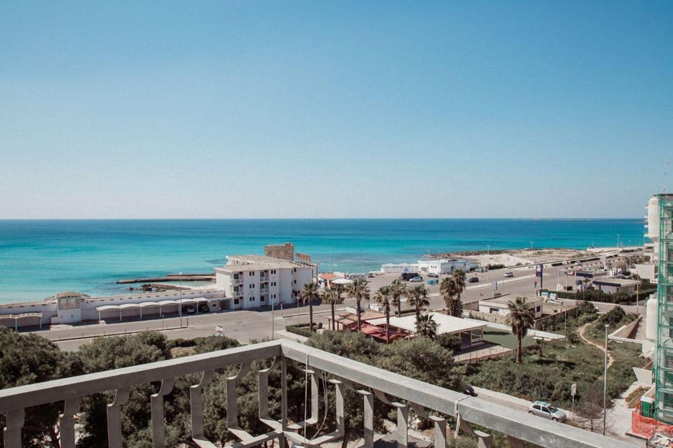 Neighbourhood, Decorative detail, Beach, Sea view