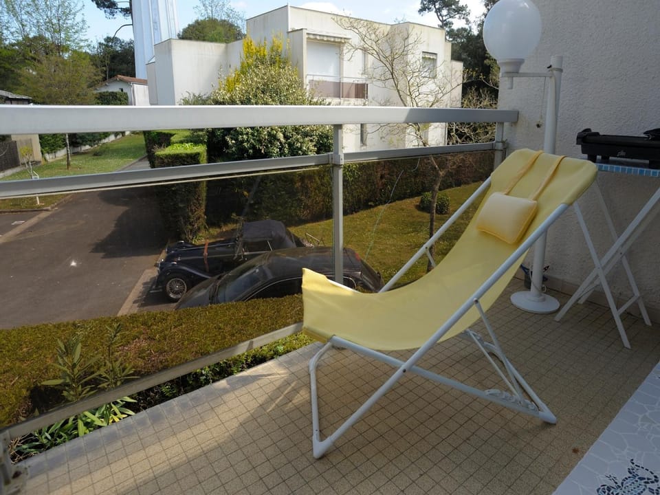 Balcony/Terrace, sunbed