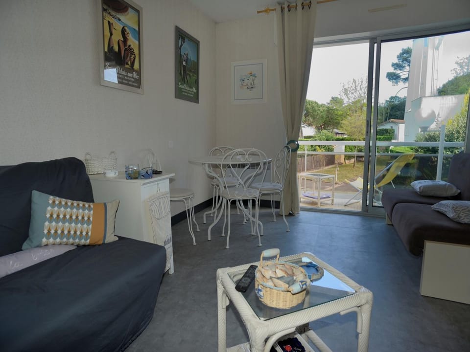 View (from property/room), Balcony/Terrace, Living room, Dining area