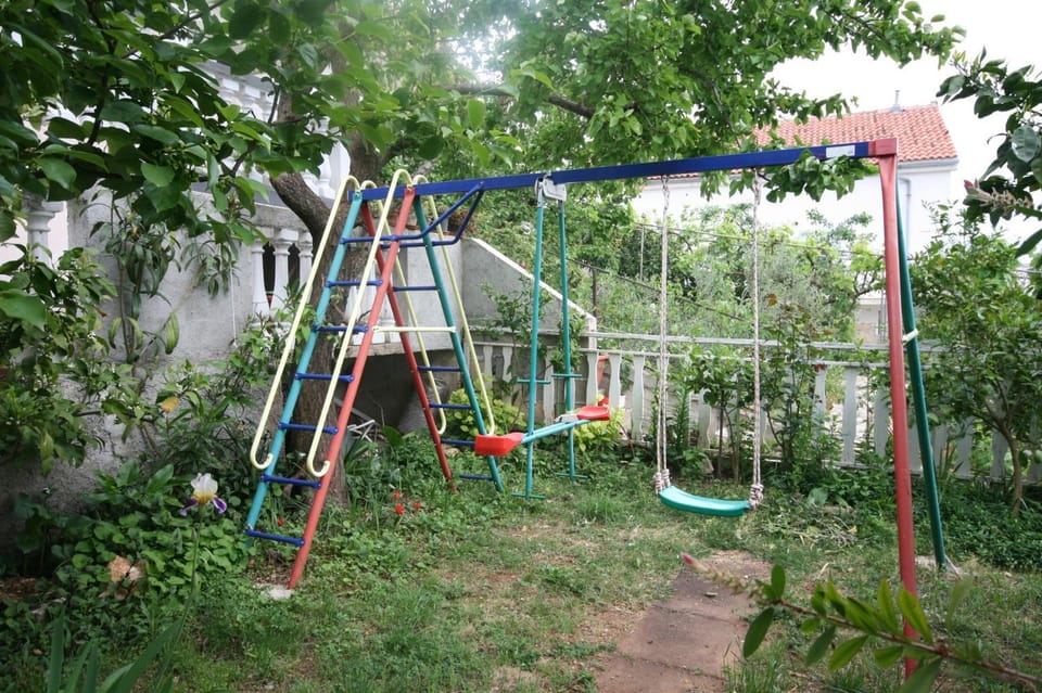 Location, children, Family