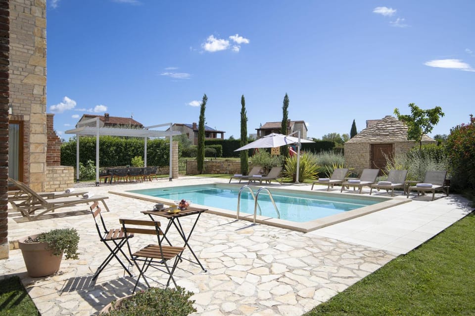 Day, Swimming pool, sunbed