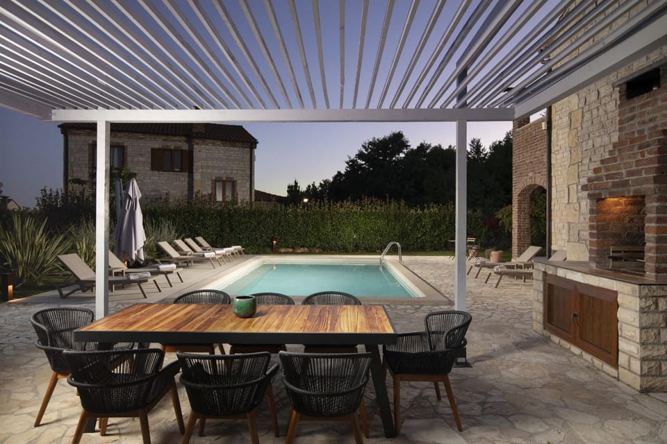 Patio, Night, BBQ facilities