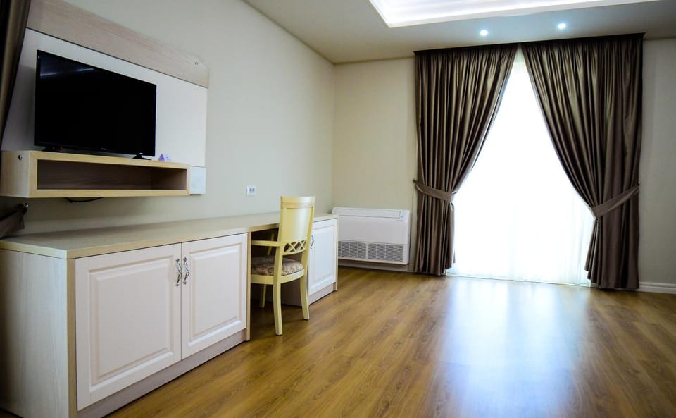 Photo of the whole room, Decorative detail