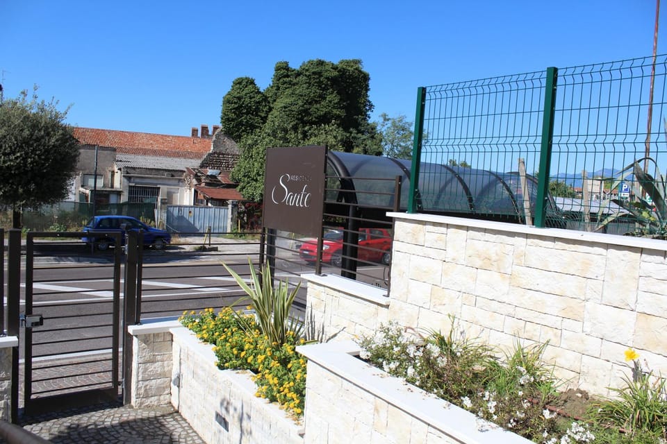 Residenza Sante Apartment hotel in Lazise