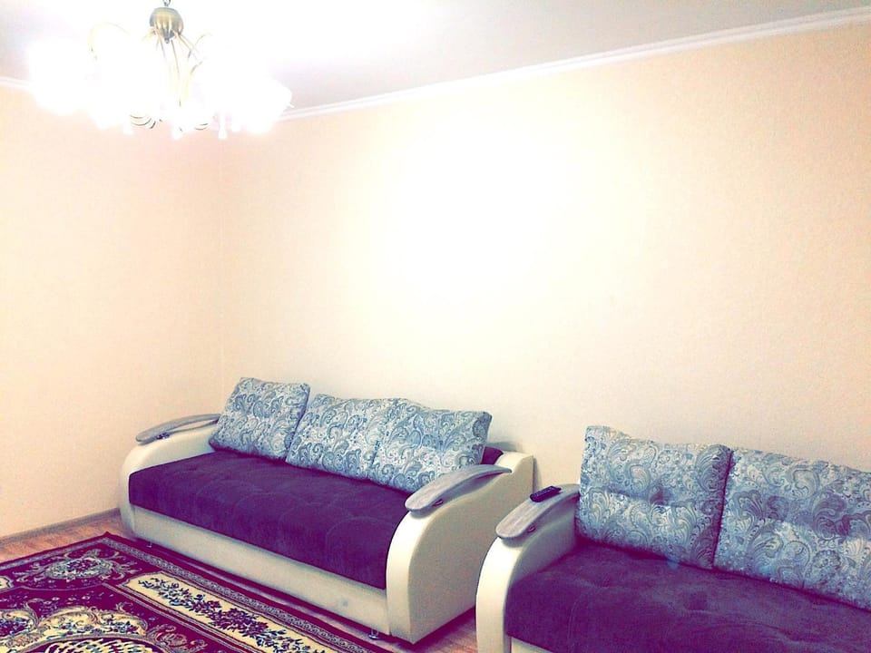 Nearby landmark, Restaurant/places to eat, Bed, Natural landscape, TV and multimedia, View (from property/room), Living room, Food and drinks, Photo of the whole room, Decorative detail, Seating area, Text overlay, City view, Street view, Area and facilities, Area and facilities, Supermarket/grocery shop, Shopping Area