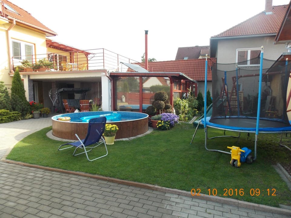 Swimming pool, Swimming pool
