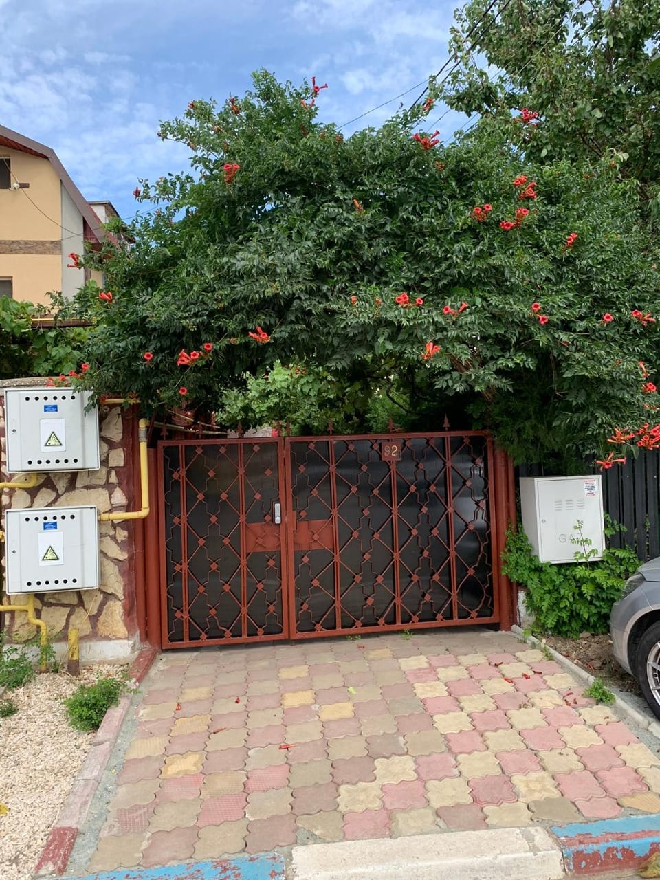 Facade/entrance
