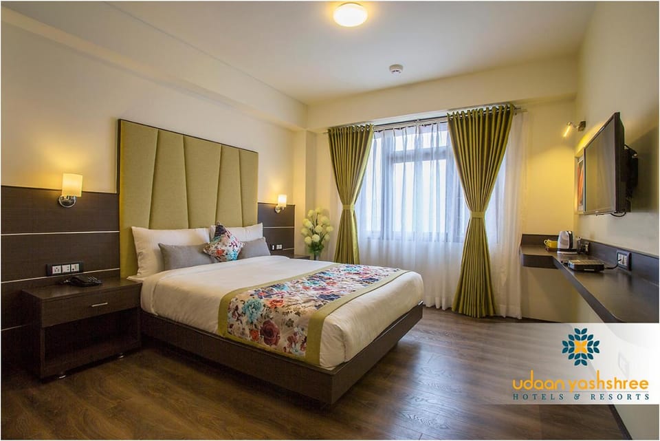 Bed, TV and multimedia, Photo of the whole room, Bedroom, hair dresser