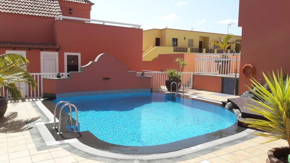 Swimming pool, Swimming pool