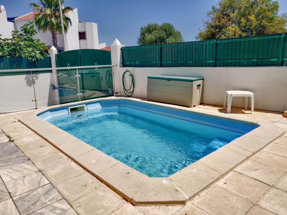 Swimming pool, Swimming pool