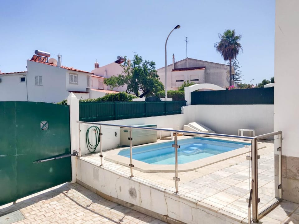 Swimming pool, Swimming pool