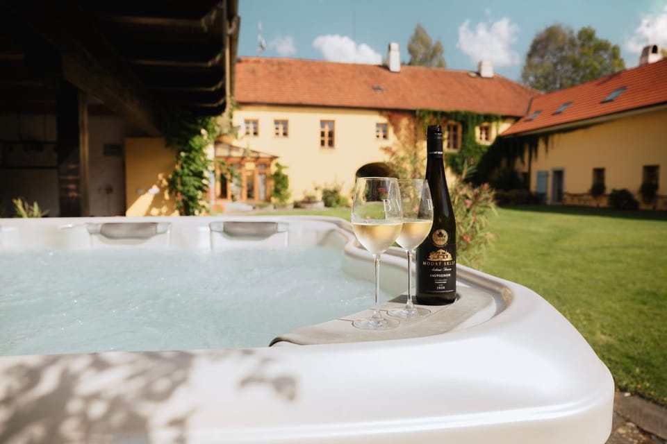 Day, Natural landscape, Garden, Hot Tub, Spa and wellness centre/facilities, Spa and wellness centre/facilities, Garden view, Pool view, Swimming pool, Alcoholic drinks