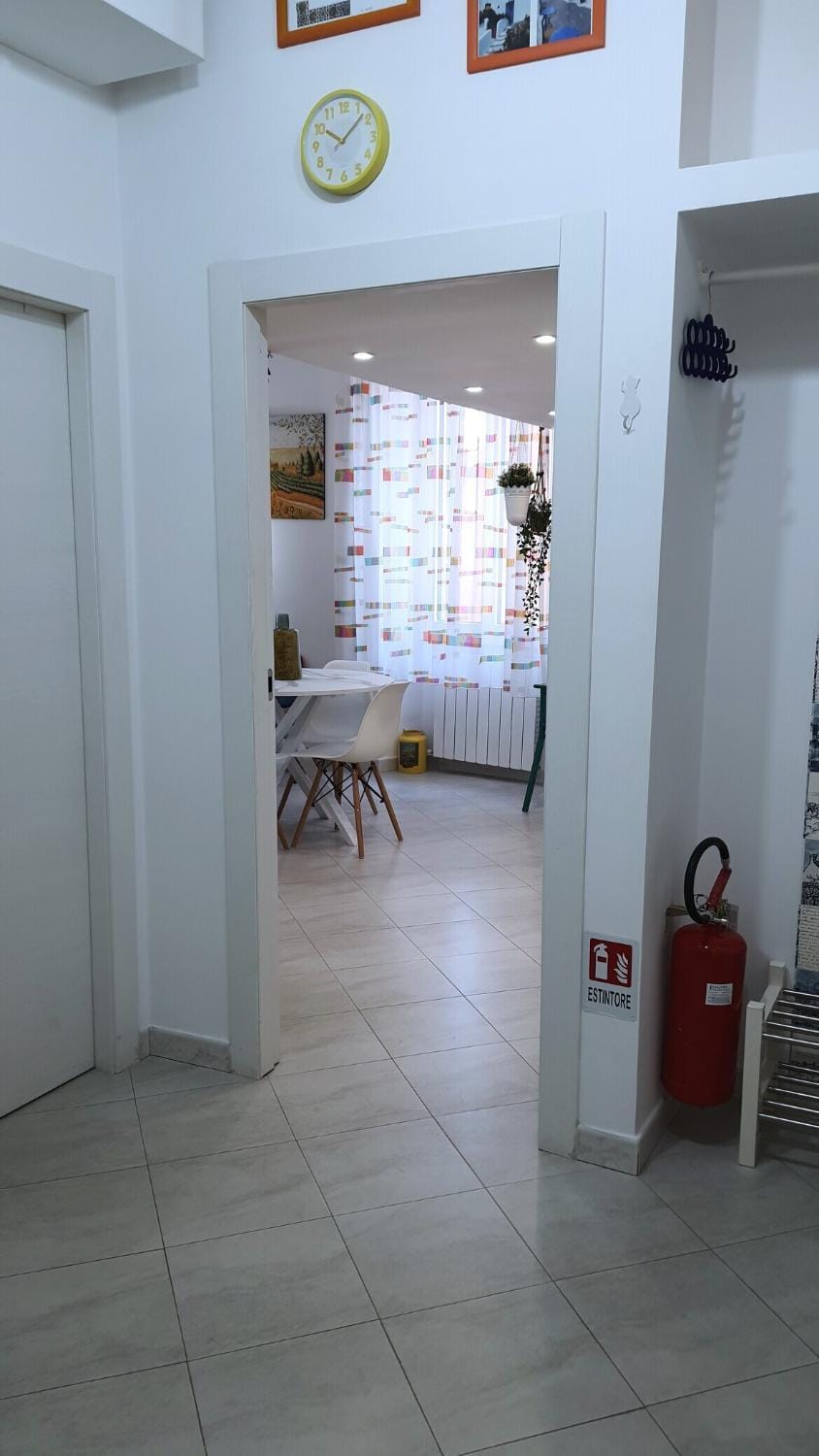 Photo of the whole room, Dining area