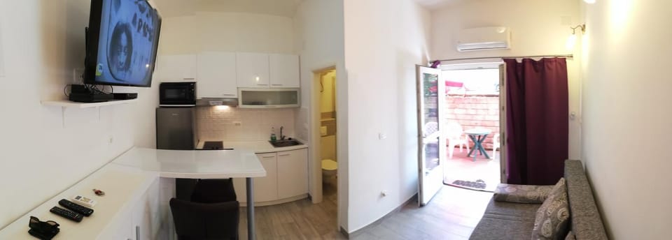Kitchen or kitchenette, Living room, Bedroom