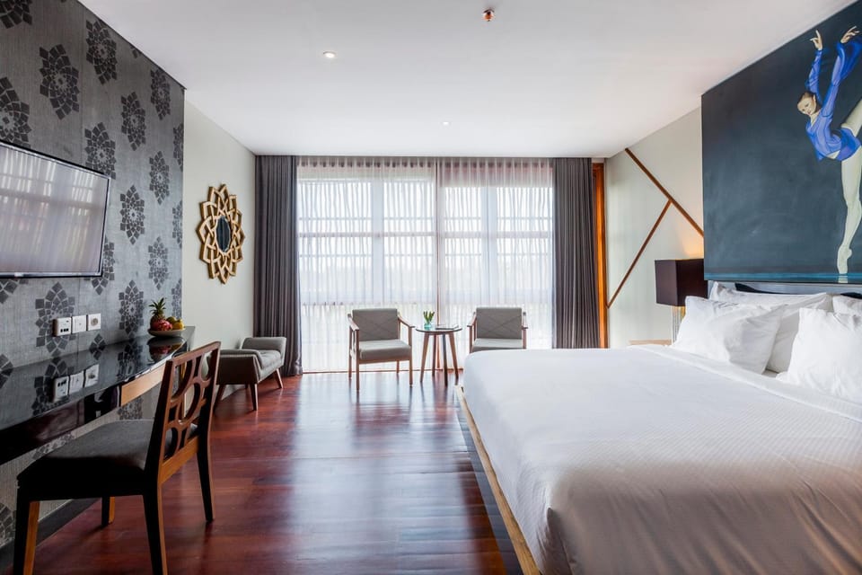 Bed, TV and multimedia, Photo of the whole room, Seating area, Bedroom