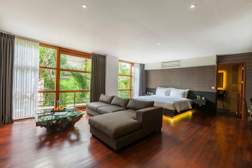 Bed, Living room, Seating area, Bedroom