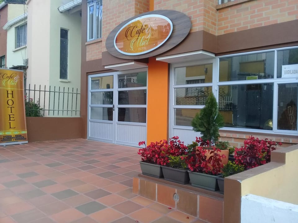 Facade/entrance