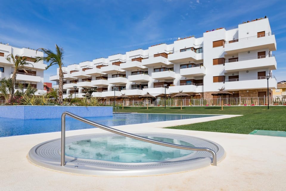 Hot Tub, Swimming pool