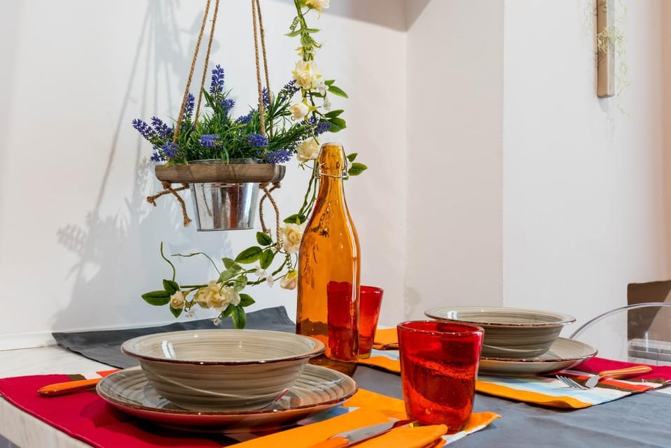 Kitchen or kitchenette, Living room, Decorative detail, Dining area