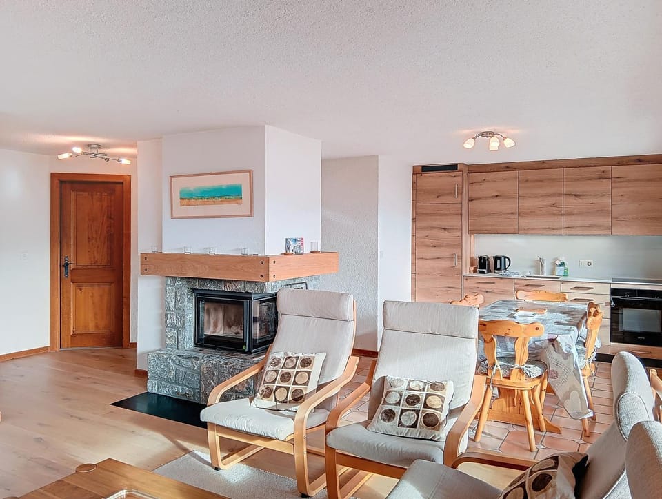 Kitchen or kitchenette, Living room, Dining area