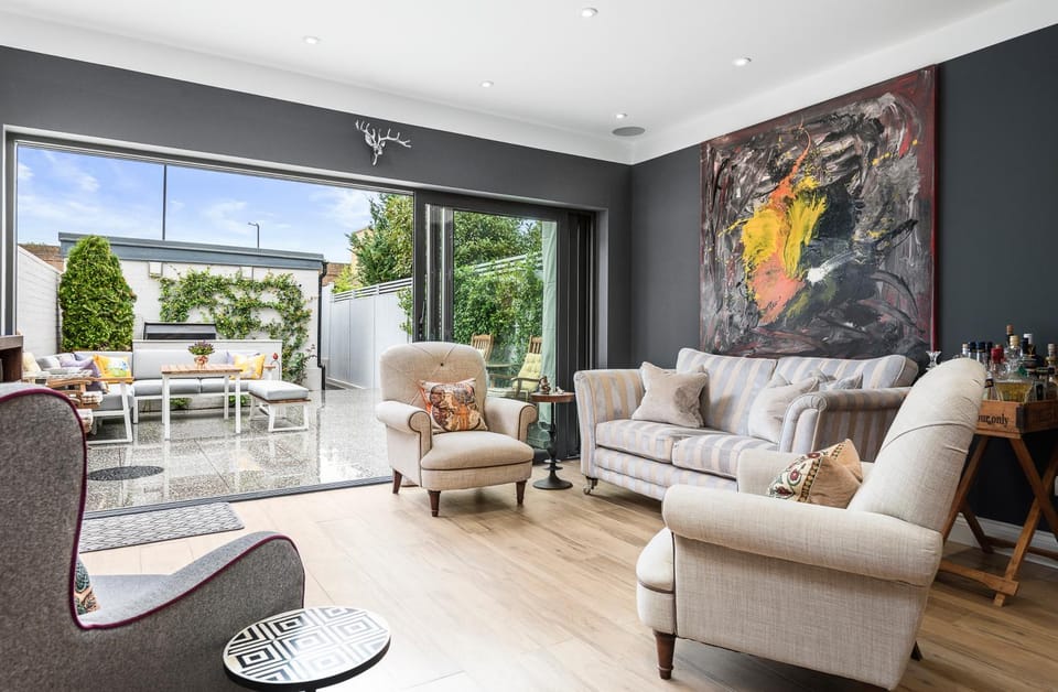 Communal lounge/ TV room, Garden, Balcony/Terrace, Decorative detail, On site, Area and facilities