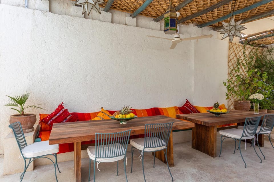 Balcony/Terrace, Banquet/Function facilities, Internal: Not applicable to any particular room