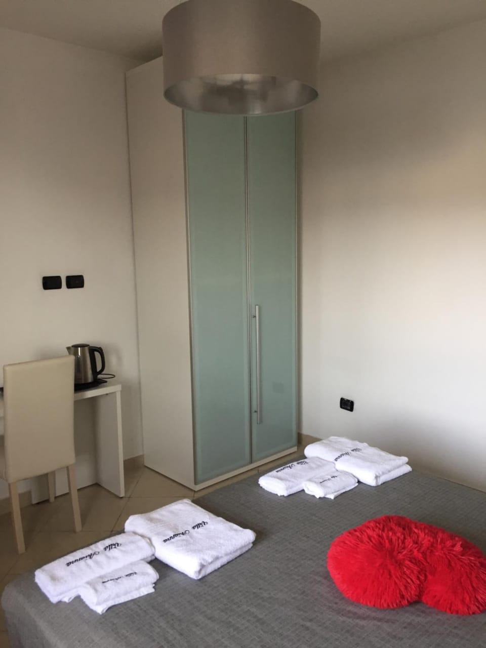 Bed, Coffee/tea facilities, Photo of the whole room, Bedroom