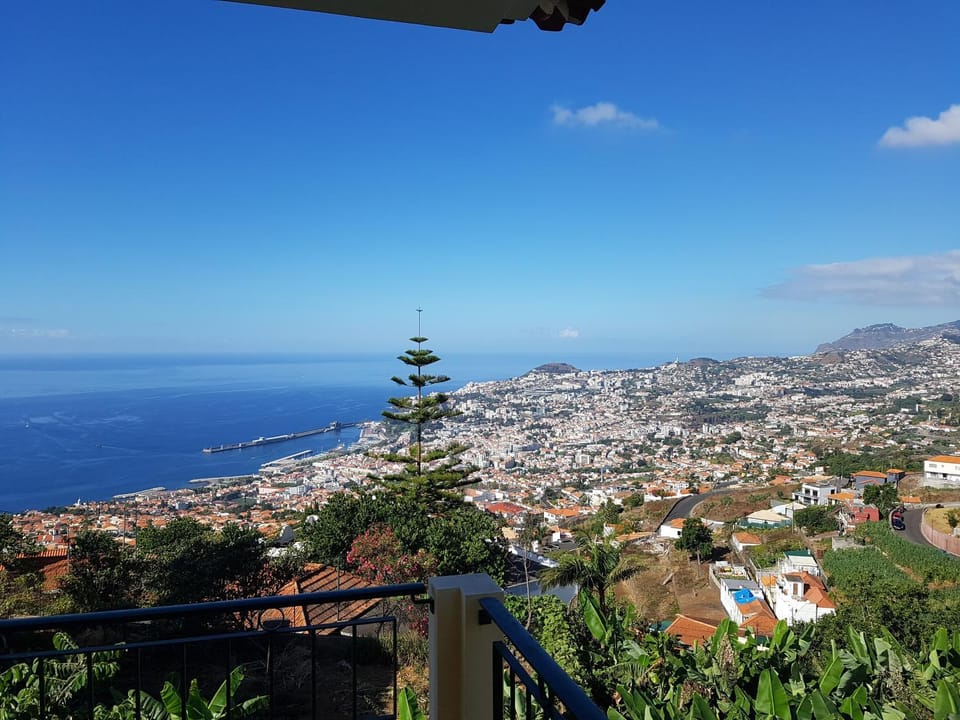 City view, Mountain view, Sea view