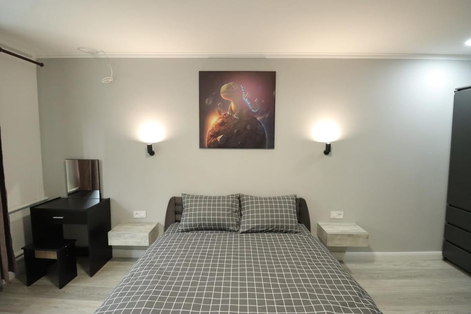 Bed, TV and multimedia, Photo of the whole room, Bedroom