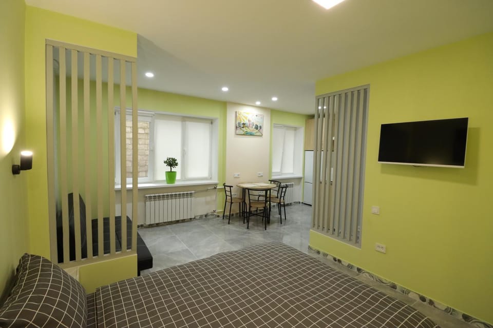Bed, TV and multimedia, Living room