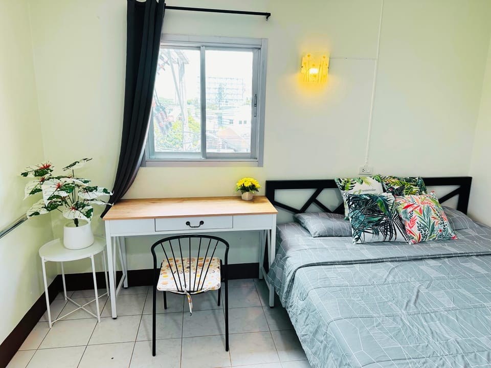 Bed, Living room, Photo of the whole room, Bedroom