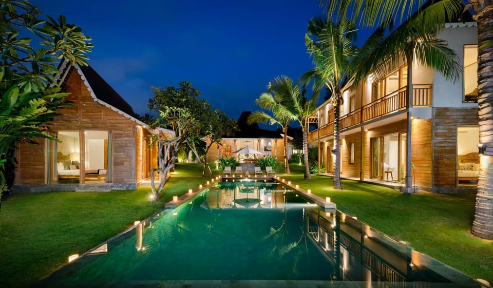 Property building, Garden view, Pool view, Swimming pool