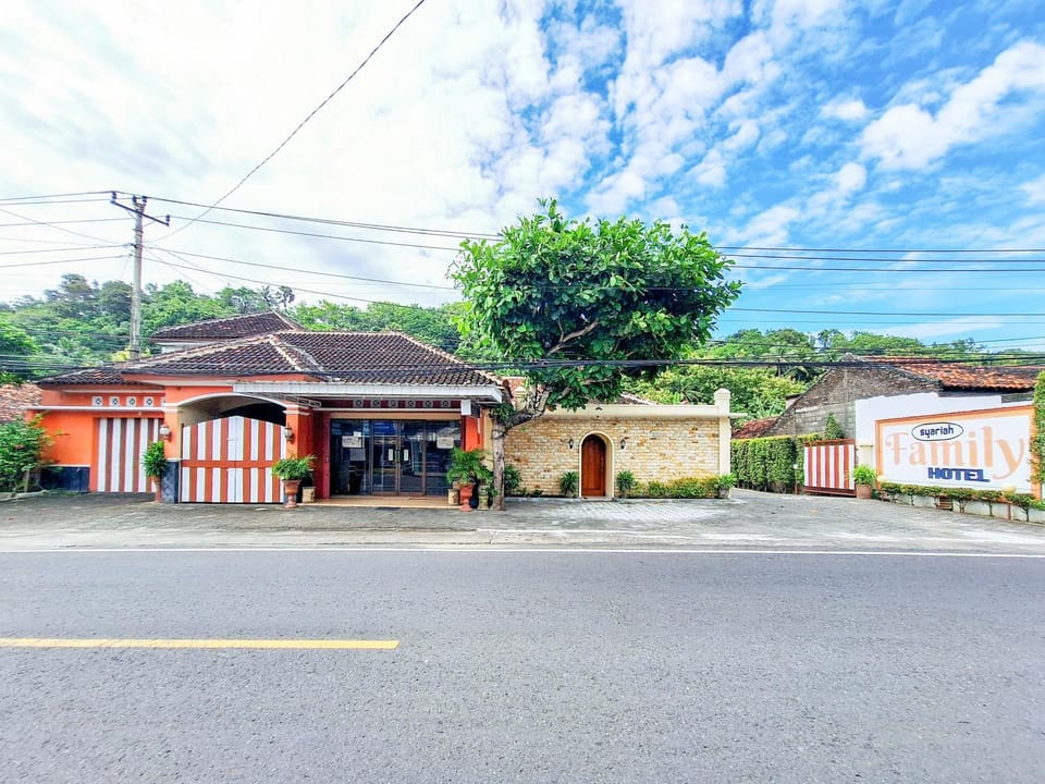 Facade/entrance