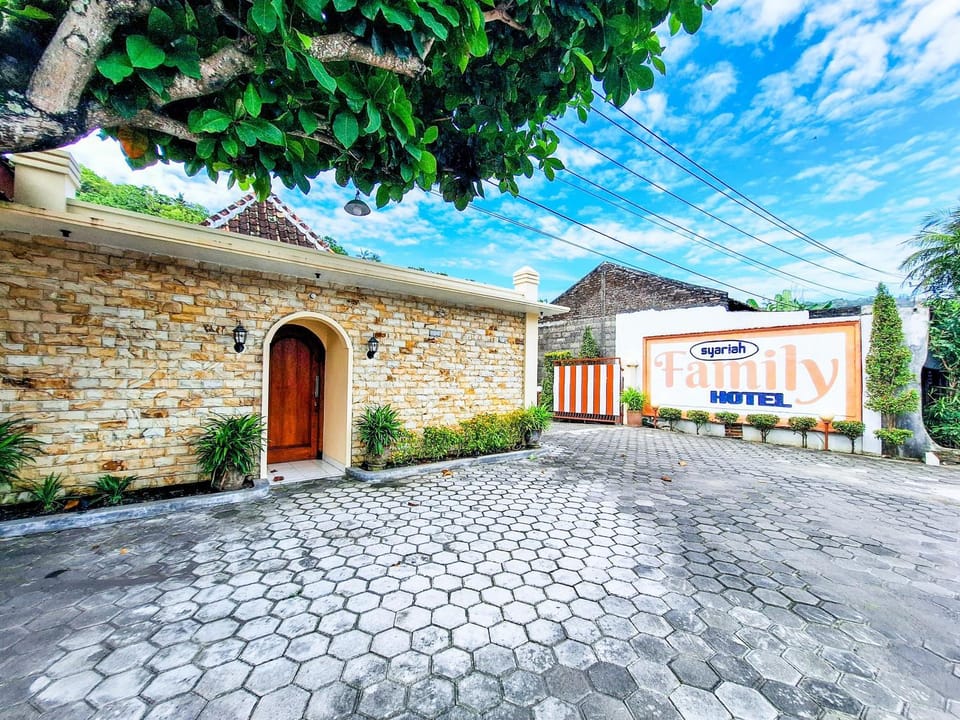 Facade/entrance