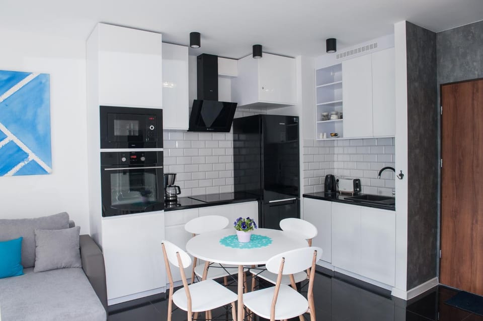 Coffee/tea facilities, Kitchen or kitchenette, Dining area