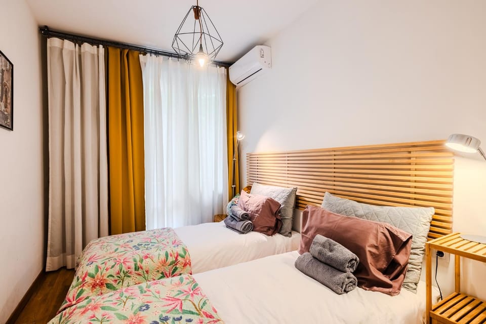 Bed, Photo of the whole room, towels