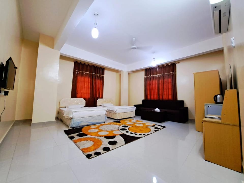 Bed, TV and multimedia, Photo of the whole room, Seating area, Bedroom, wardrobe, air conditioner