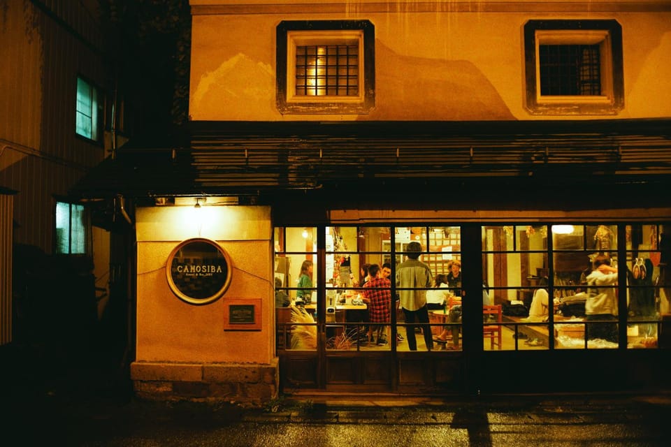 Restaurant/places to eat, Lounge or bar