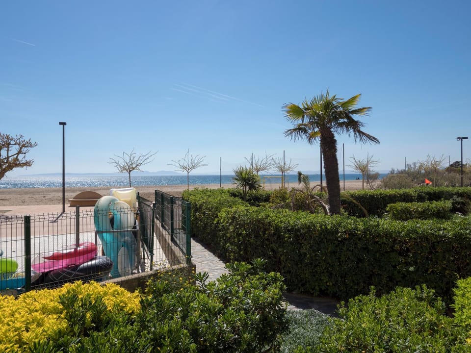 Off site, Garden, Balcony/Terrace, On site, Sea view