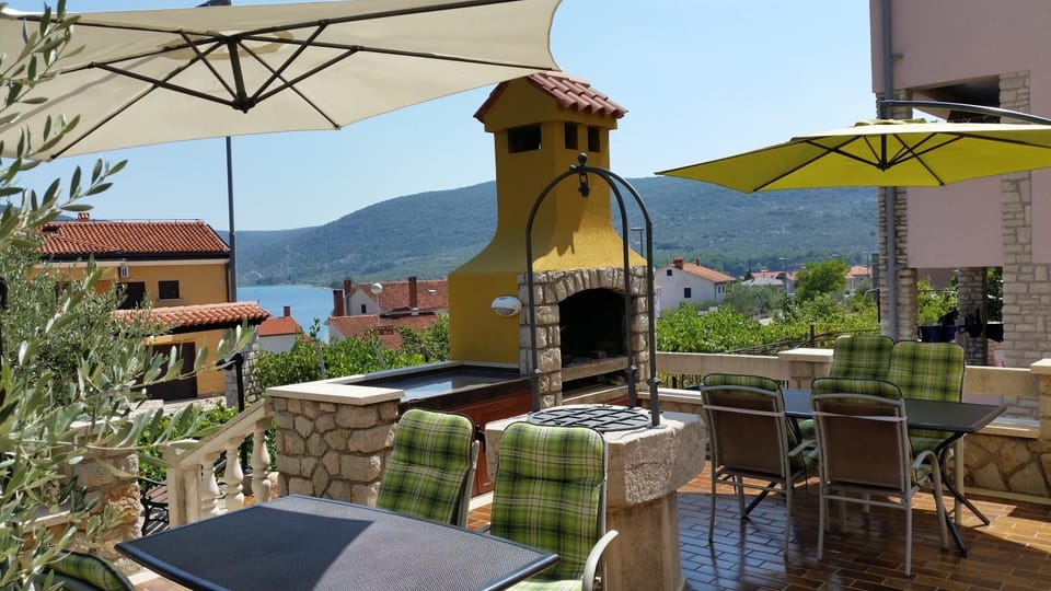 BBQ facilities, Balcony/Terrace
