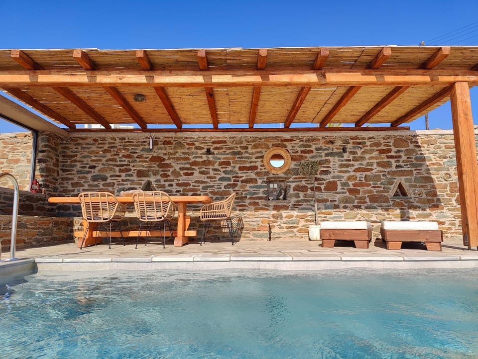 Pool view, Swimming pool, sunbed