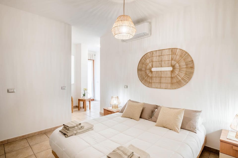 Bed, Bedroom, air conditioner