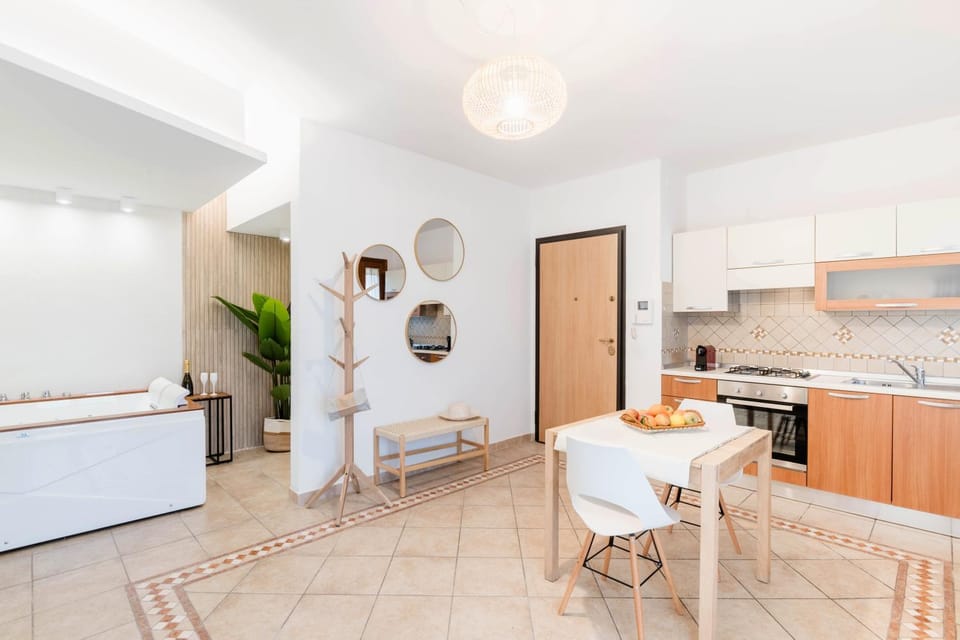 Hot Tub, Hot Tub, Kitchen or kitchenette, Living room