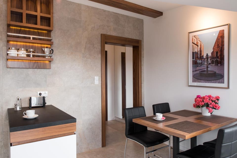 Coffee/tea facilities, Balcony/Terrace, Kitchen or kitchenette, Dining area, Animals, Pets