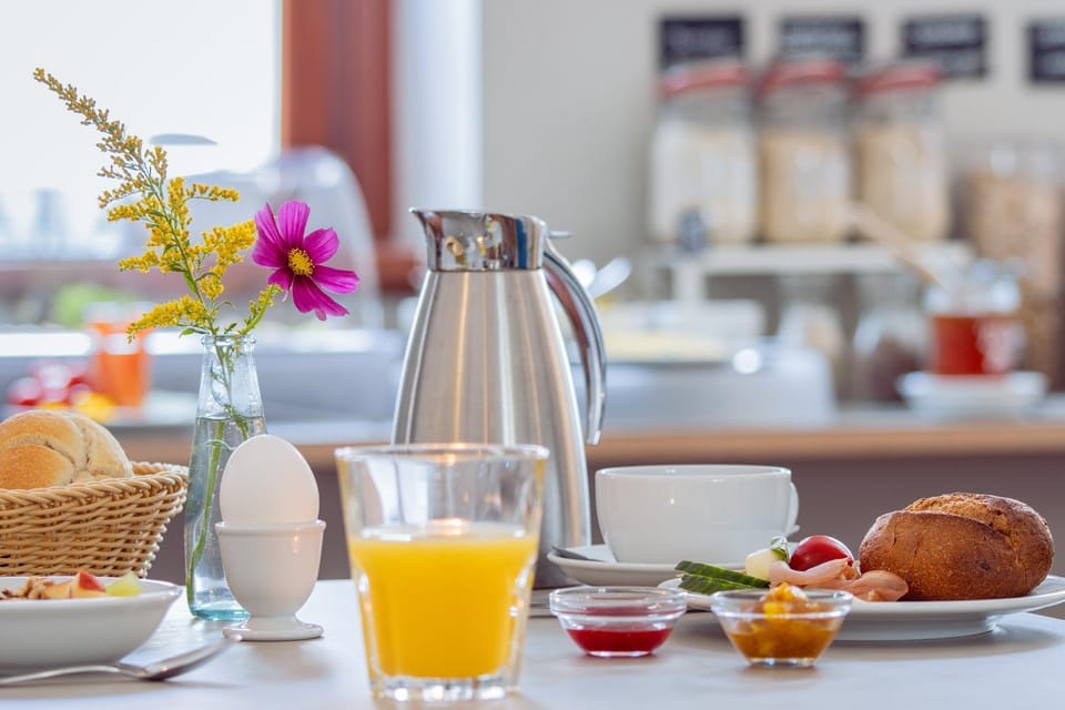 Coffee/tea facilities, Food and drinks, Food, Breakfast, Continental breakfast, Drinks